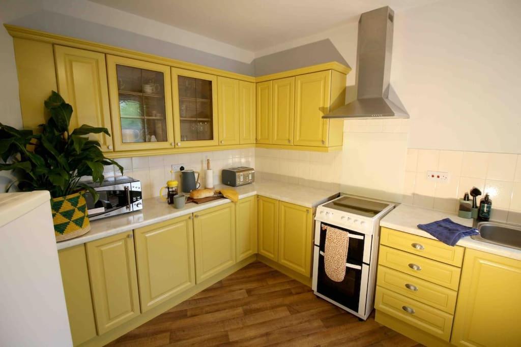 Lincoln Apartment Freshly Renovated Common Views Burton  ภายนอก รูปภาพ