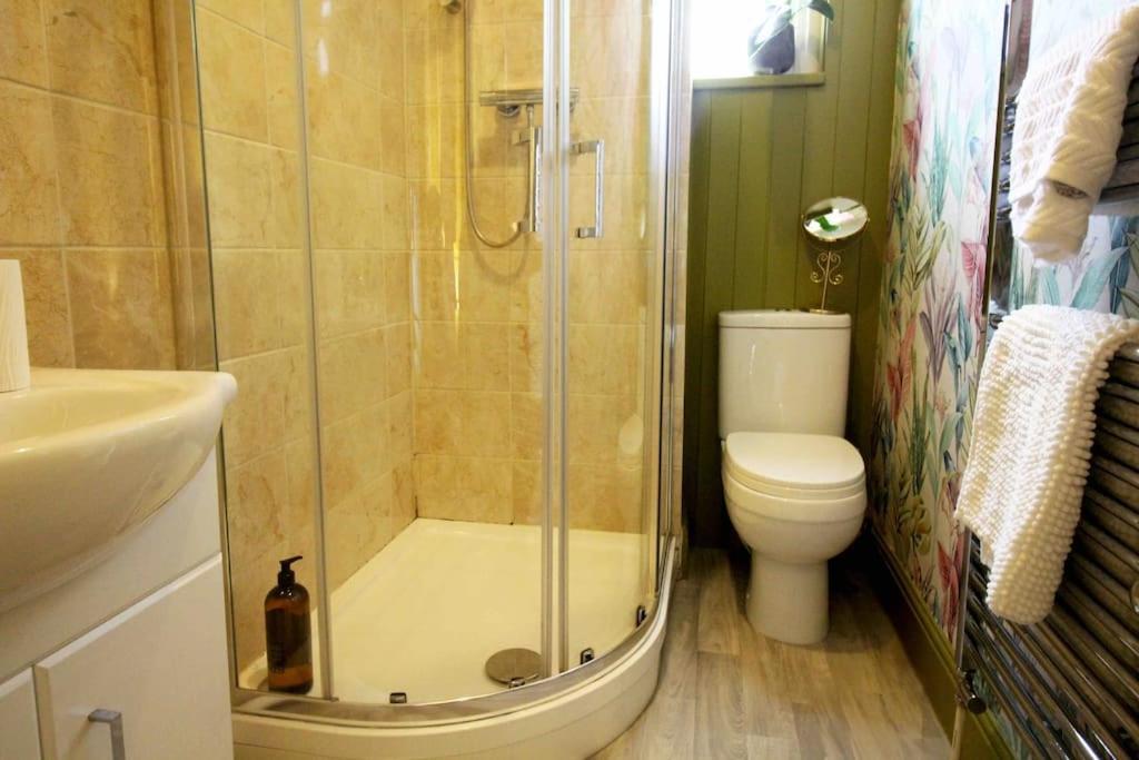 Lincoln Apartment Freshly Renovated Common Views Burton  ภายนอก รูปภาพ