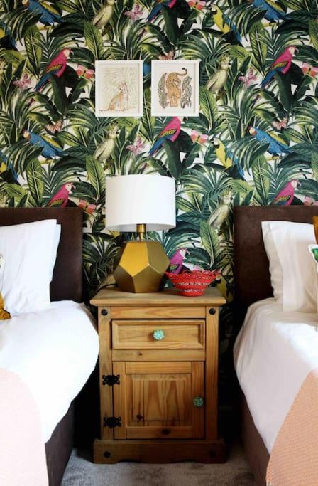 Lincoln Apartment Freshly Renovated Common Views Burton  ภายนอก รูปภาพ